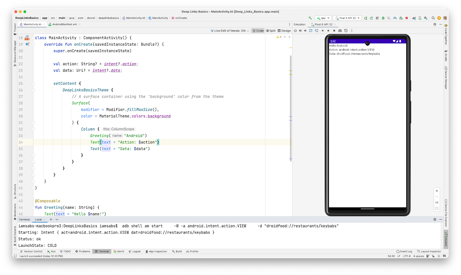 Android Studio が、コードビュー、エミュレータ、ターミナルの各タブが開いた状態で全画面表示されています。コードビューには、基本の MainActivity.kt ファイルが表示されています。エミュレータには、正常に受け取られたことを裏付けるディープリンク テキスト フィールドが表示されています。ターミナルには、この Codelab で説明されたばかりの adb コマンドが表示されています。
