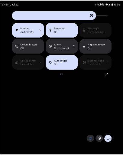 La vista de configuración rápida del emulador muestra la opción de giro automático activada.