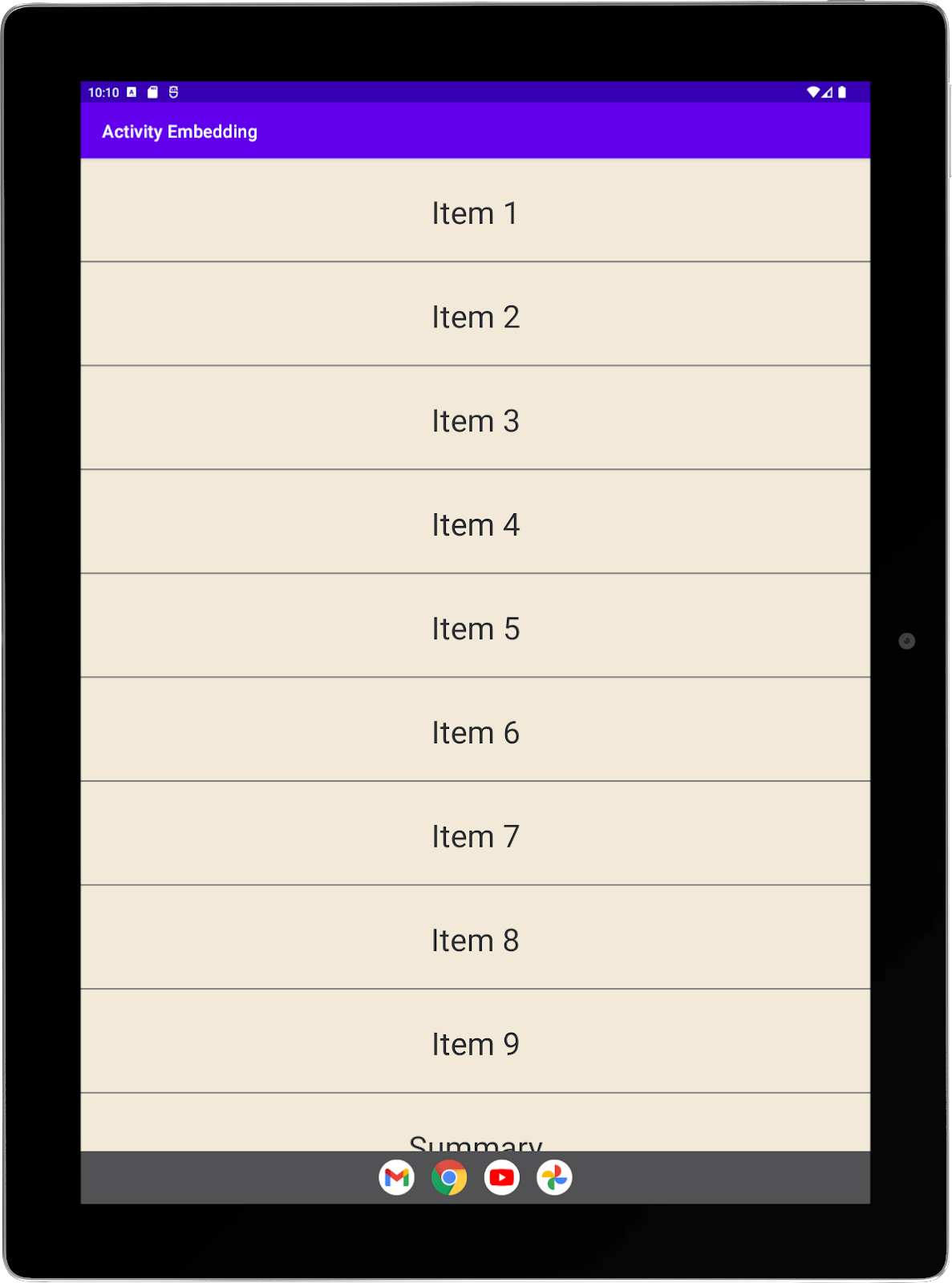 Grande tablette avec une application exemple exécutée en mode portrait Activité "Liste" en plein écran