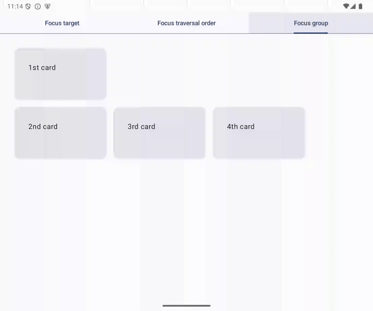 O GIF mostra que o foco permanece no segundo card, mesmo que o usuário pressione a tecla de direção para baixo, porque nenhum alvo de foco está abaixo do card.