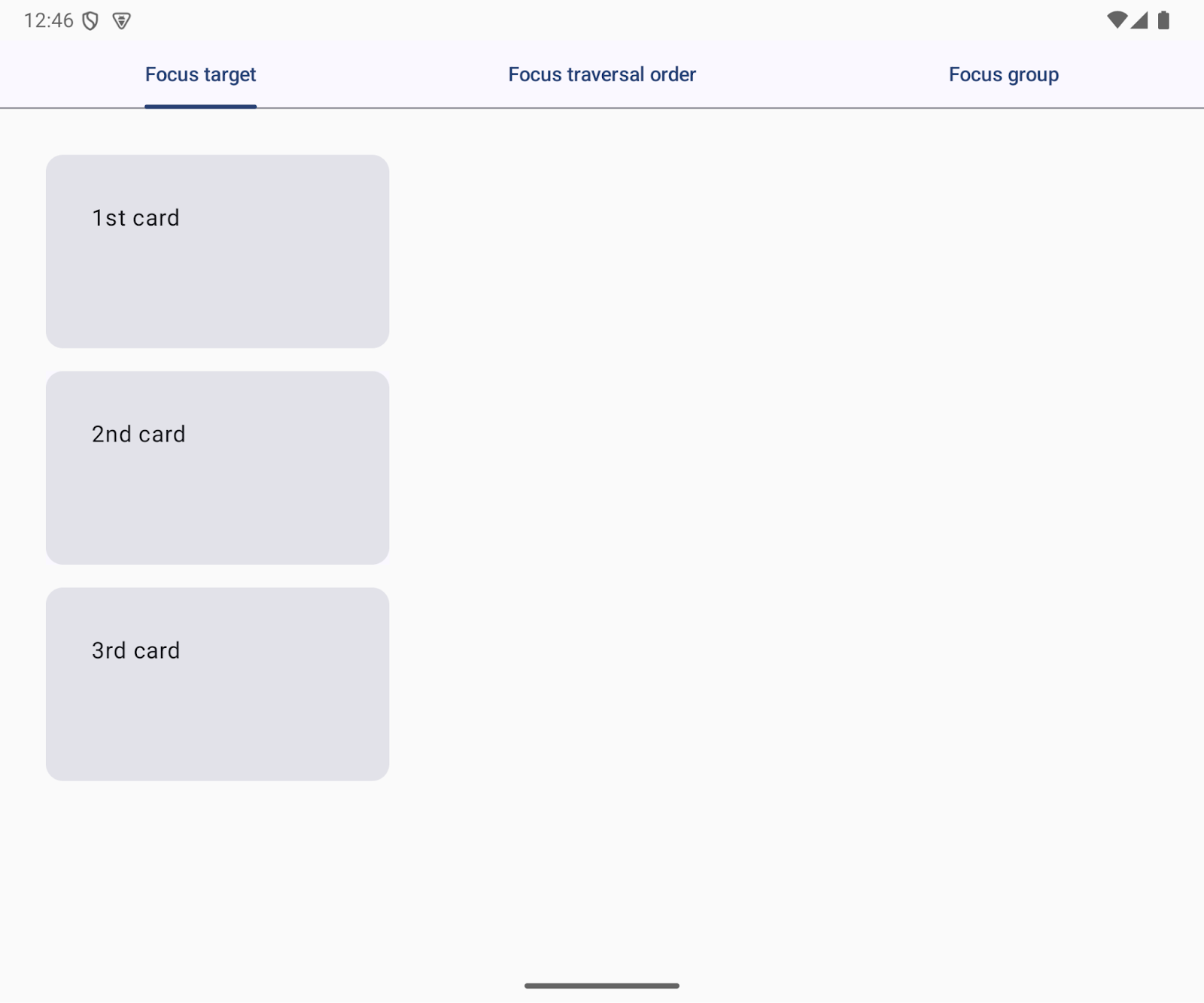 La primera vista de la app de ejemplo. Tiene tres pestañas, y la pestaña de objetivo de enfoque, la primera, está seleccionada. La pestaña muestra tres tarjetas en una columna.