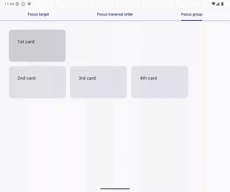 La animación del GIF muestra cómo el enfoque del teclado se mueve de la primera tarjeta a la tercera con la tecla de dirección correcta. Estas dos tarjetas se colocan en filas diferentes.