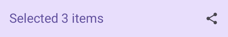 В верхней панели приложения динамически отображается текст «Выбрано 3 элемента» со значком «Поделиться». Этот текст и значок появляются только при выборе элементов.