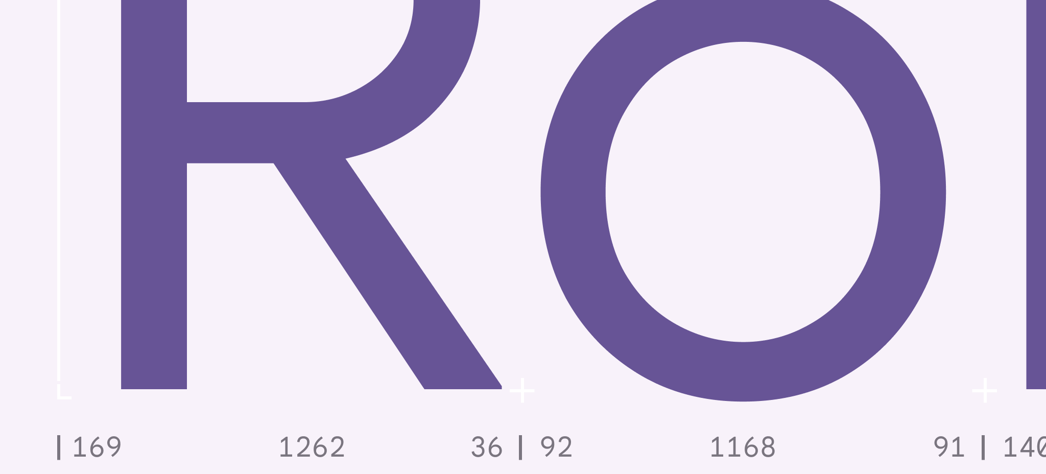 Um close de um R e um o grandes, com números tipográficos na parte de baixo. As letras roxas escuras contrastam claramente com um fundo roxo claro.