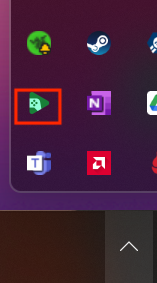 Windows 11 のタスクバーのスクリーンショット。ニンジンの画像を選択すると非表示のアイコンが表示されるようになり、「HPE_Dev」アイコン（Google Play のロゴのようなアイコン）を囲む赤い正方形が表示されます。