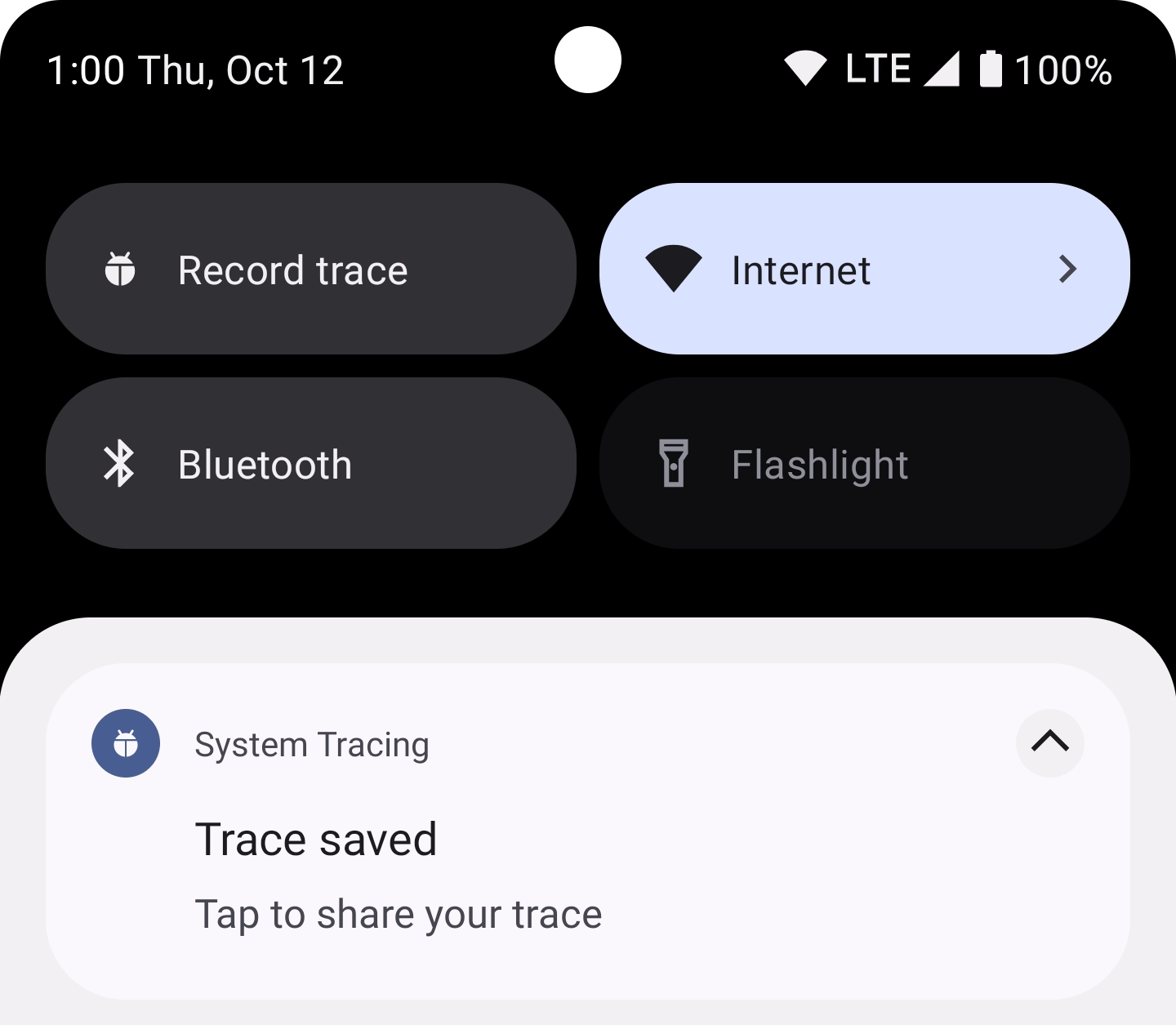 Notification avec le message "Trace saved. Tap to share your trace." (Trace enregistrée. Appuyez pour partager votre trace.)