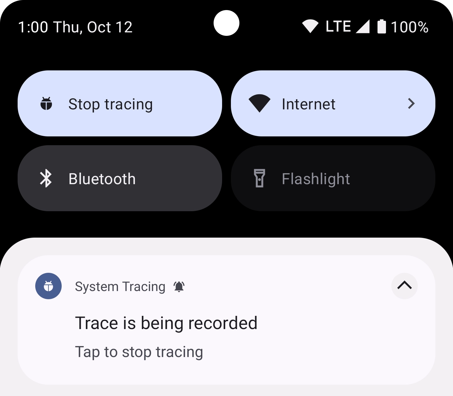 Notification associée au message "Trace is being recorded. Tap to stop tracing." (L'enregistrement de la trace est en cours. Appuyez pour arrêter le traçage.)