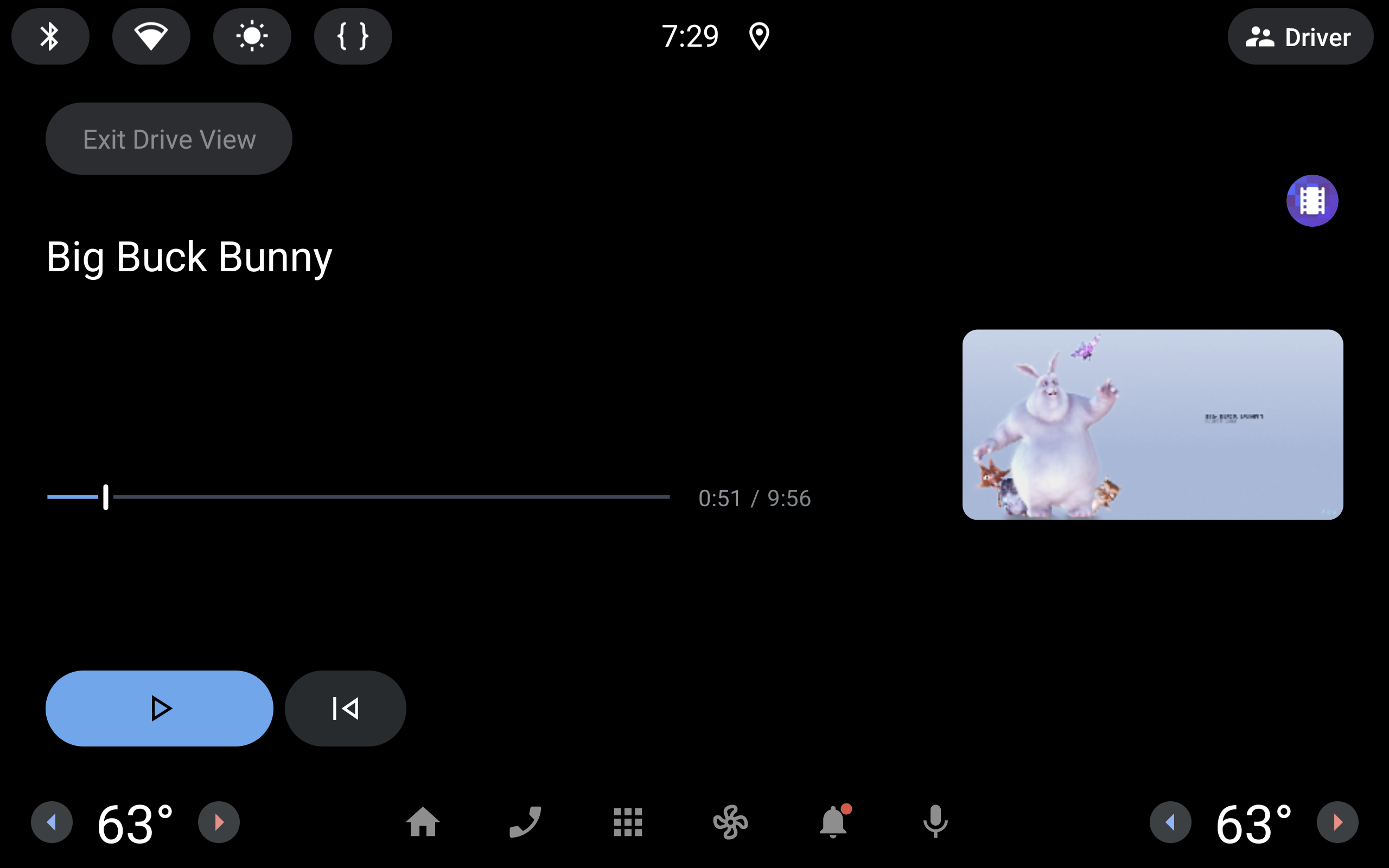 Controles de reproducción optimizados para conducir en una app que admite audio mientras se conduce